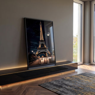 Quadro Decorativo A Encantadora Torre Eiffel sob o Brilho da Noite em ambiente decorado - quadros decorativos para sala