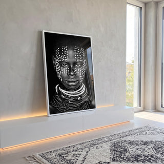Quadro Decorativo Beleza Étnica: Cultura Etíope em Preto e Branco em ambiente decorado - quadros decorativos para sala