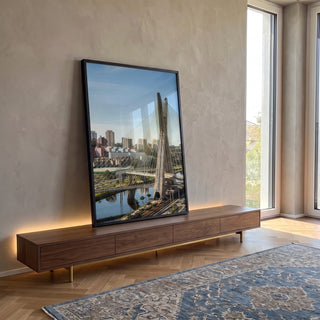 Quadro Decorativo: A Majestosa Ponte Estaiada SP em ambiente decorado - quadros decorativos para sala