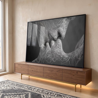 Quadro Decorativo: Beijo de Amor Intenso e Paixão em ambiente decorado - quadros decorativos para sala