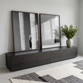 Quadro Decorativo: Essência Urbana em Preto e Branco em ambiente decorado - quadros decorativos para sala