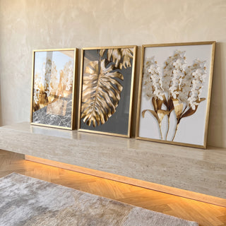Quadro Decorativo: Elegância Dourada e Floral em ambiente decorado - quadros decorativos para sala