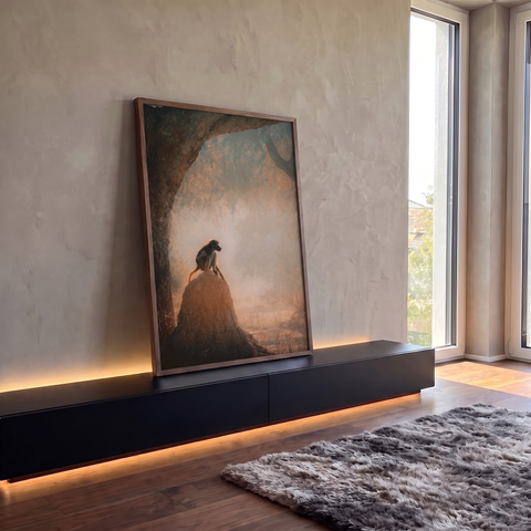Babuíno sentado sobre cupinzeiro sob árvore em savana com névoa dourada, quadro decorativo