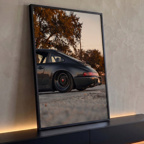 Porsche 911 preto com rodas BBS em vista traseira ao pôr do sol, quadro decorativo