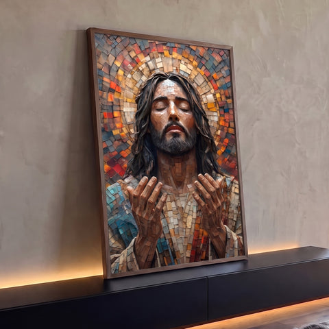 Jesus Cristo de olhos fechados e mãos em prece com auréola em mosaico de tons terrosos, quadro decorativo