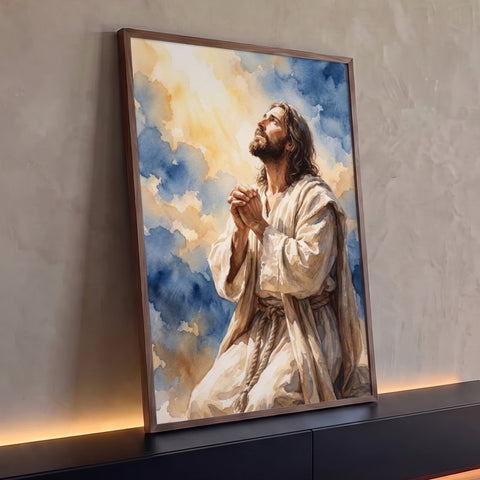 Quadro Decorativo Grande Jesus em Oração para Sala Azul | quadros decorativos para sala | homem ajoelhado em oração, túnica branca, céu de aquarela azul e dourado | Porao dos Quadros