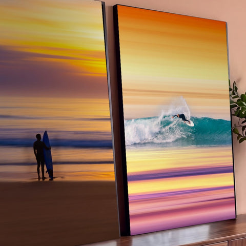 Quadro Decorativo Kit 2 Telas Surfista e Prancha para Sala | quadros decorativos para sala | surfista em silhueta na praia e surfista cortando onda sob céu de pôr do sol | Porao dos Quadros
