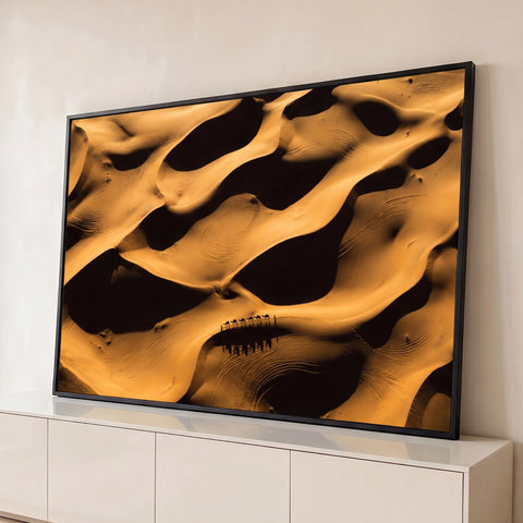 Quadro Decorativo Grande Paisagem para Sala Dourado | quadros decorativos para sala | vista aérea de dunas douradas com caravana de camelos atravessando o deserto | Porao dos Quadros