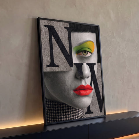 Rosto feminino em cinza com sombra verde, batom vermelho e letras pretas N W, quadro decorativo