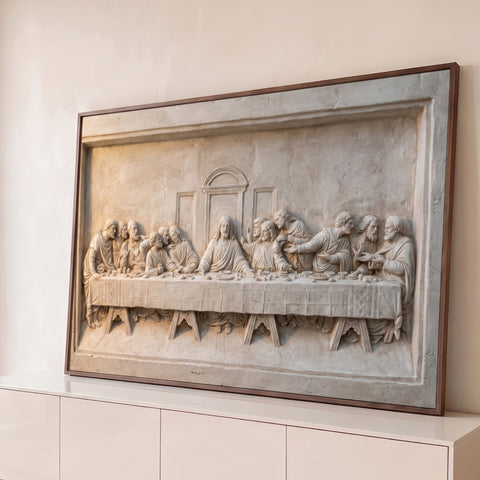 Quadro Decorativo Grande Santa Ceia em Baixo para Sala Bege | quadros decorativos para sala | baixo-relevo em tons bege representando a Última Ceia com treze figuras à mesa | Porao dos Quadros