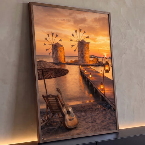 Moinhos gregos, píer com lanternas e violão na praia ao pôr do sol laranja, quadro decorativo