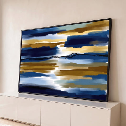 Pinceladas horizontais azul marinho, azul claro e mostarda com linha preta sinuosa, quadro decorativo
