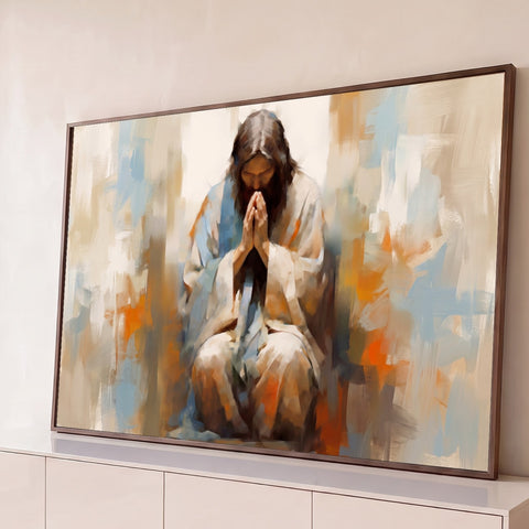 Jesus Cristo ajoelhado em oração com mãos postas, pinceladas abstratas bege, azul e laranja, quadro decorativo