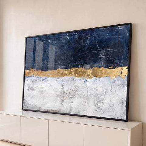 Pintura abstrata com azul marinho riscado, faixa de folha de ouro e branco texturizado, quadro decorativo