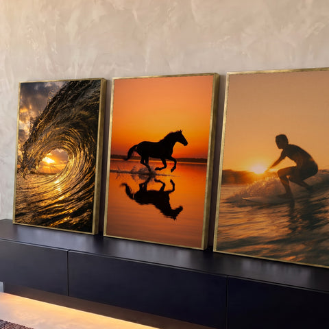 Quadro Decorativo Kit 3 Telas Onda Cavalo para Sala Laranja | quadros decorativos para sala | tríptico com onda, cavalo correndo na água e surfista em silhueta ao pôr do sol | Porao dos Quadros