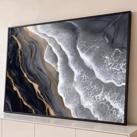 Ondas do mar com espuma branca encontrando mármore preto com veios dourados, quadro decorativo