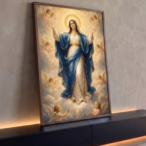 Nossa Senhora de braços abertos, manto azul e halo dourado, subindo aos céus entre anjos, quadro decorativo