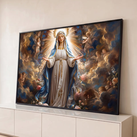 Nossa Senhora de manto azul e braços abertos entre raios de luz, anjos e rosas, quadro decorativo