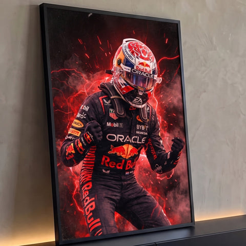 Piloto de Fórmula 1 de capacete comemorando com punhos cerrados entre raios vermelhos, quadro decorativo