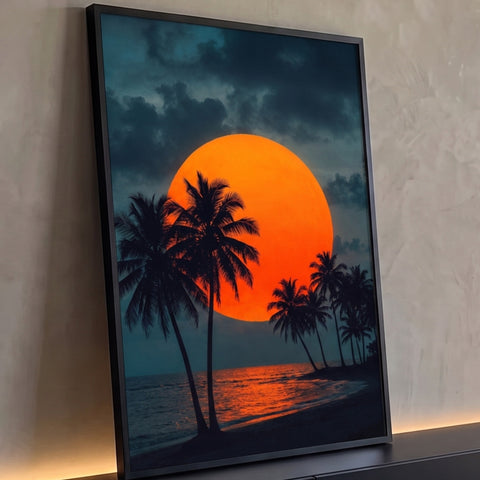 Sol laranja gigante atrás de coqueiros em silhueta na praia, mar e nuvens escuras, quadro decorativo