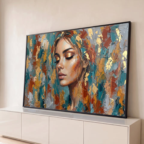 Rosto feminino de olhos fechados em pinceladas de espátula com folha de ouro, azul e terracota, quadro decorativo