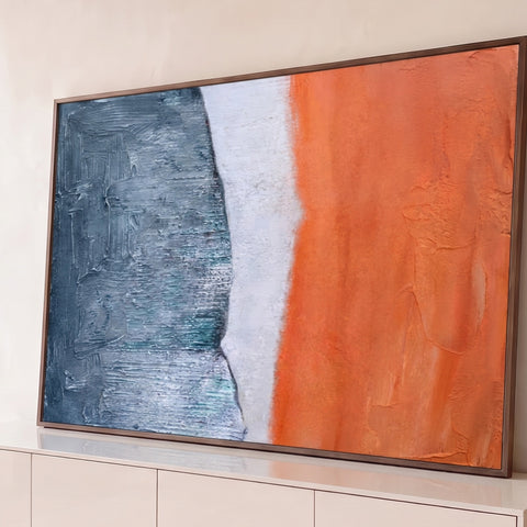 Pintura abstrata em faixas de cinza texturizado, branco e laranja com relevo de espátula, quadro decorativo
