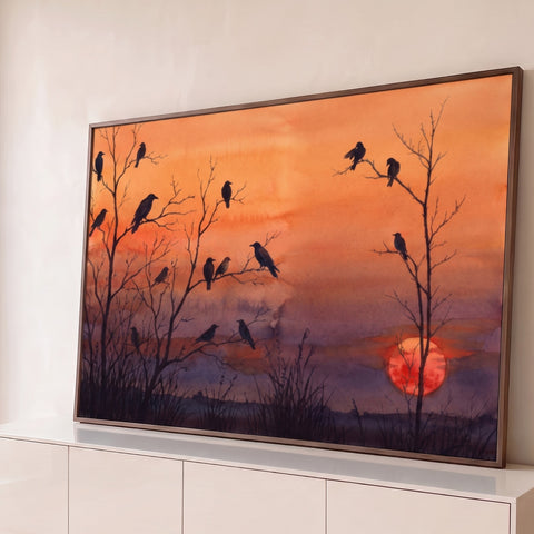 Corvos em silhueta sobre árvores secas com céu laranja e sol vermelho em aquarela, quadro decorativo