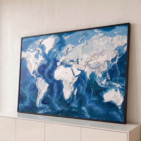 Quadro Decorativo Grande Mapa Mundi Sala para Sala Azul | quadros decorativos para sala | mapa-múndi em relevo texturizado com continentes brancos e oceano em tons de azul | Porao dos Quadros