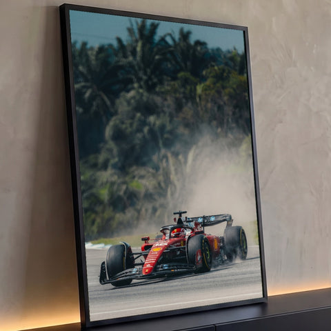 Quadro Decorativo Grande Carro Automobilismo para Sala | quadros decorativos para sala | carro de corrida vermelho derrapando levantando poeira com palmeiras ao fundo | Porao dos Quadros