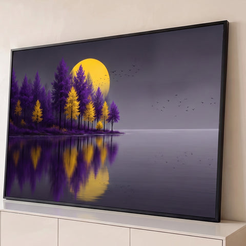 Árvores roxas e amarelas à beira do lago com lua amarela, pássaros e reflexo na água, quadro decorativo