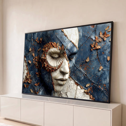 Rosto surreal de porcelana azul rachada com borboletas cor de cobre em volta do olho, quadro decorativo