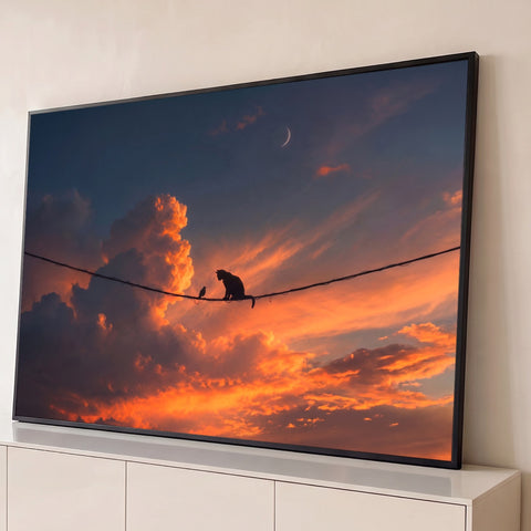 Silhueta de gato e pássaro num fio sob céu laranja de pôr do sol e lua crescente, quadro decorativo