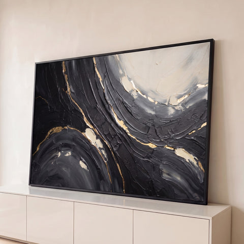 Pintura abstrata em relevo preto e cinza com curvas, toques creme e veios dourados, quadro decorativo