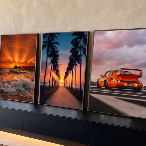Quadro Decorativo Kit 3 Telas Pôr do Sol Carro para Sala | quadros decorativos para sala | tríptico com pôr do sol na praia, palmeiras e carro esportivo laranja ao entardecer | Porao dos Quadros