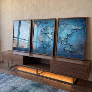 Quadro Decorativo Desperte Aventureiro: o Mundo em Azul em ambiente decorado - quadros decorativos para sala