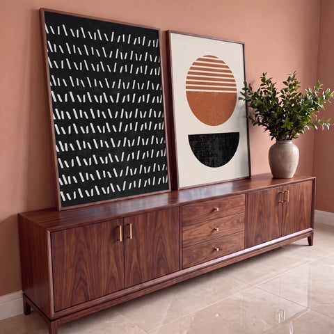 Díptico abstrato com traços brancos no preto e sol terracota sobre meia lua preta, quadro decorativo