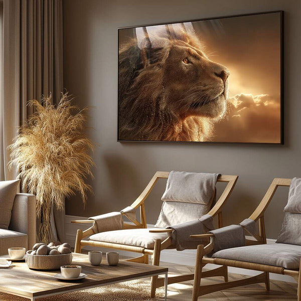 quadro decorativo leão dourado na parede com moldura