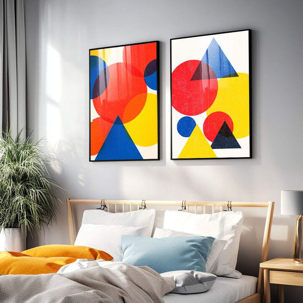 quadros decorativos com formas geométricas coloridas em composição diptico