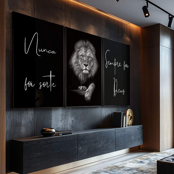 Quadros com frases positivas leão majestoso em preto e branco