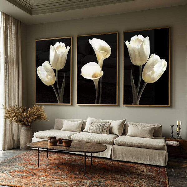 quadro decorativo vertical em preto e branco para sala com pé direito alto