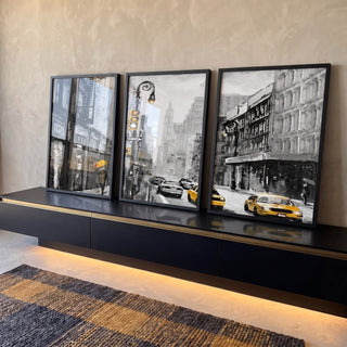 Quadro Decorativo: Energia Urbana e Táxis Amarelos em ambiente decorado - quadros decorativos para sala