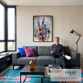 Quadro Decorativo Expressão Urbana: Skate e Graffiti Vibrante em sala de estar moderna - quadros decorativos para sala