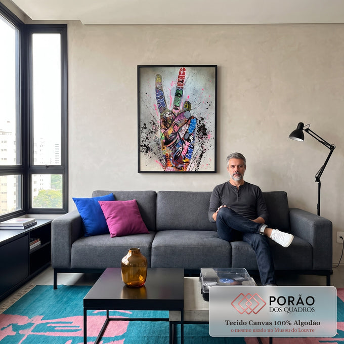 Quadro Decorativo Expressão Urbana: Skate e Graffiti Vibrante em sala de estar moderna - quadros decorativos para sala