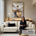 Quadro Decorativo Elegância em Flor: Quadro Magnólia Dourada em sala de estar moderna - quadros decorativos para sala