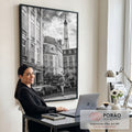 Quadro Decorativo Girl on the Street - Torre Eiffel em P&B em escritorio moderno - quadros decorativos para sala