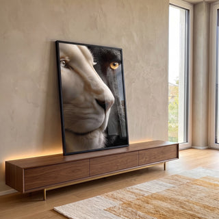 Harmonia Selvagem: Quadro do Leão e Pantera em ambiente decorado - quadros decorativos para sala