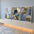 Quadro Decorativo Tríptico Elegante em Azul em ambiente decorado - quadros decorativos para sala