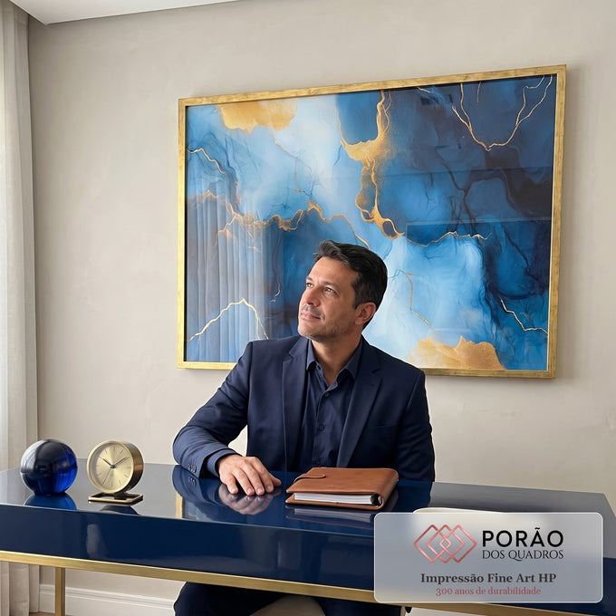 Quadro Decorativo Abstração Sofisticada em Azul e Dourado em escritorio moderno - quadros decorativos para sala