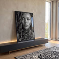 Quadro Decorativo Mulher Forte em Preto e Branco em ambiente decorado - quadros decorativos para sala