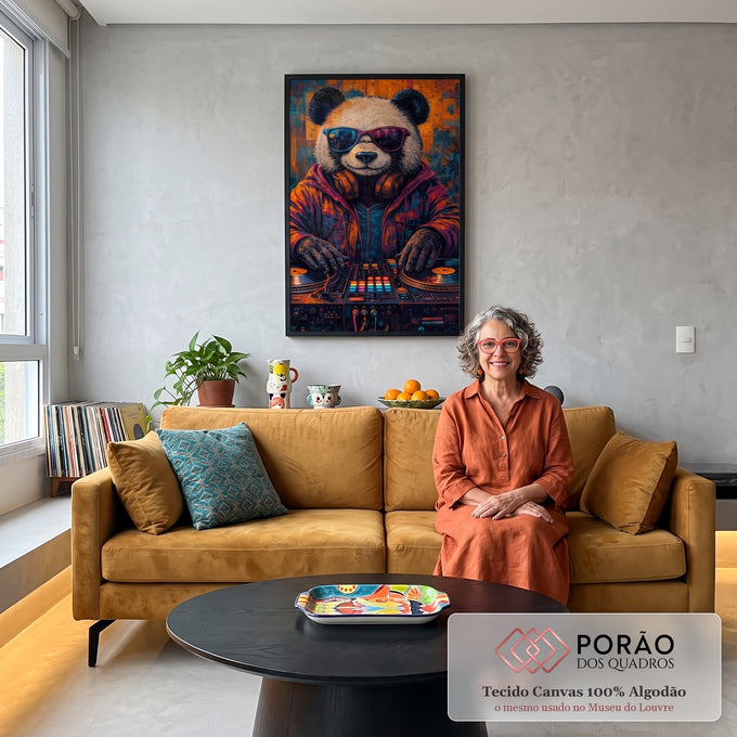 Quadro Decorativo Panda DJ Colorido em sala de estar moderna - quadros decorativos para sala